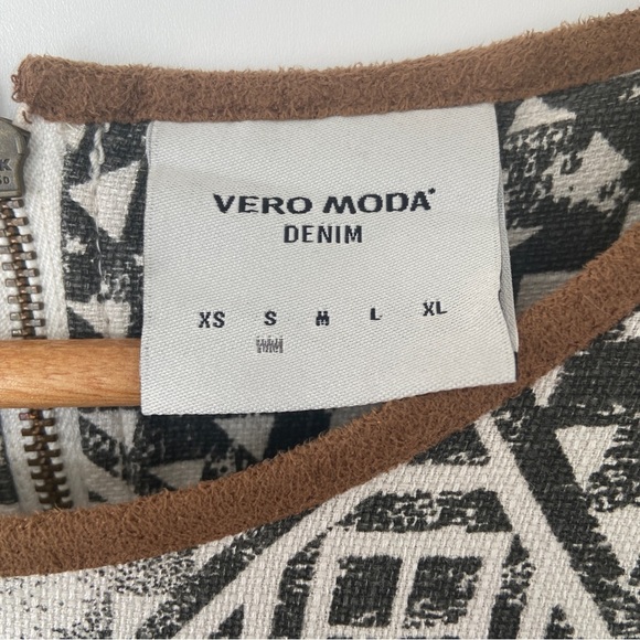 VERO MODA DENIM WHITE/GREY GEOMETRIC PATTERN TOP WITH BROWN SUEDE TRIM TOP, SM - Picture 6 of 13